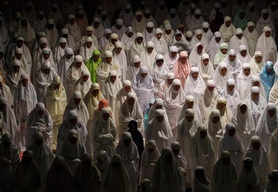 Hukum Shalat 10 muslim women