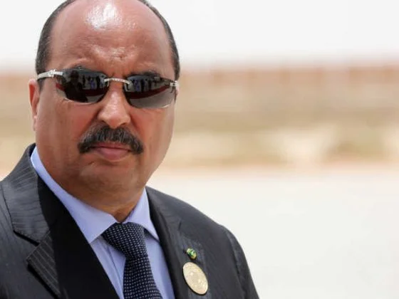 FILE PHOTO: Mauritanian President Mohamed Ould Abdel Aziz waits the arrival of his French counterpart Emmanuel Macron at Nouakchott airport, Mauritania