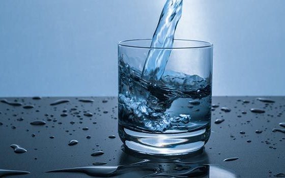 Meruqyah dengan Cara Membacakan Al-Quran ke Air 1 Ruqyah Air