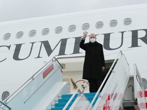Kunjungi Sekutu Mesir, Erdogan Berikan Isyarat 4 Jari Sebelum Take Off ke UEA 5 Erdogan Rabiah