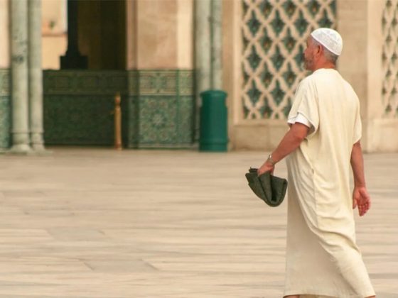 Catatan Kecil tentang Dua Khalifah Abbasiyah: Al-Mustanjid dan Al-Mustadhi 6 Berjalan ke Masjid
