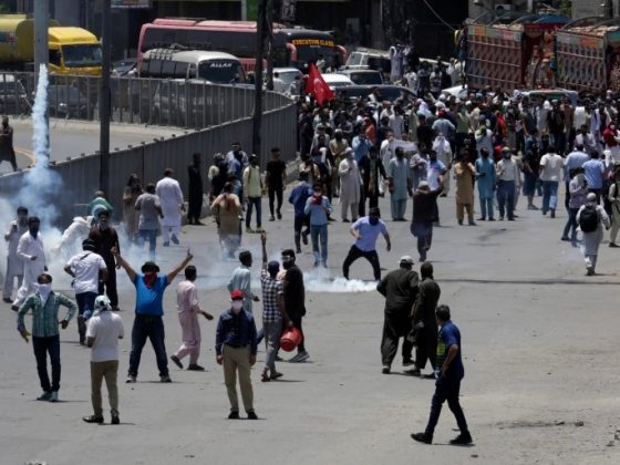 Bentrokan di Pakistan Terjadi Saat Pawai Imran Khan Bergerak ke Ibu Kota 2 Bentrok pakistan
