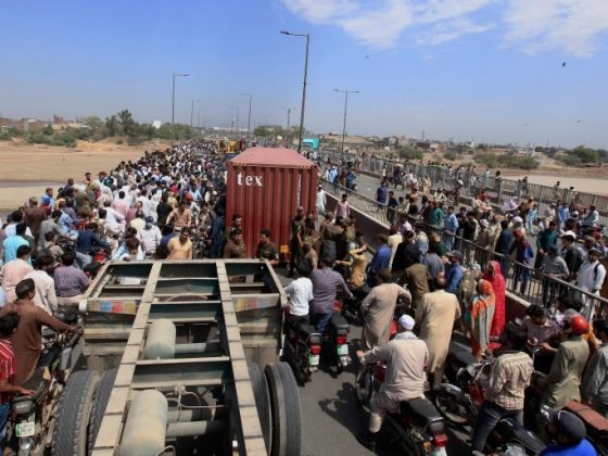 Pakistan: Partai Khan Mengatakan Ratusan Orang Ditangkap Menjelang Pawai 4 Blokir pawai pakistan