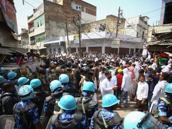Protes Terhadap Ujaran Kebencian Anti-Muslim Oleh Anggota Partai Yang Berkuasa Merebak di Seluruh India 2 pengunjuk rasa anti islam