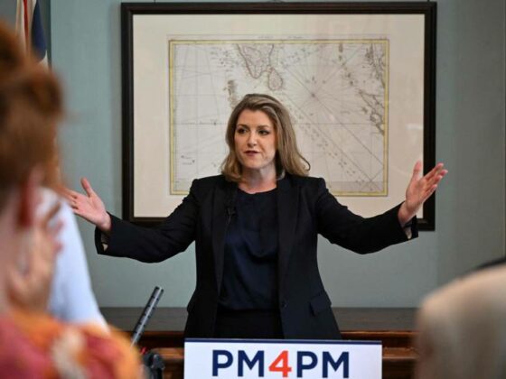 Dewan Muslim Inggris Mengutuk Daily Mail Karena "Menjajakan Kiasan-kiasan Negatif" Dalam Kontes Pemilihan 7 Penny Mordaunt