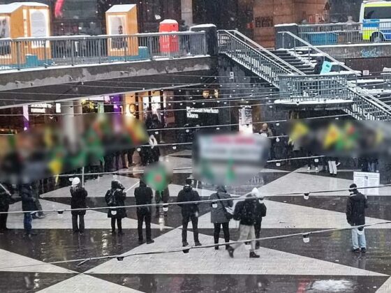 Pendukung YPG/PKK Mengadakan Demonstrasi Anti-Turki di Swedia ditengah Tawaran NATO 3 Pendukung kelompok teror PKK demo anti turki